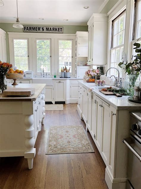 Picking the Perfect Hardware for Your White Haided Kitchen